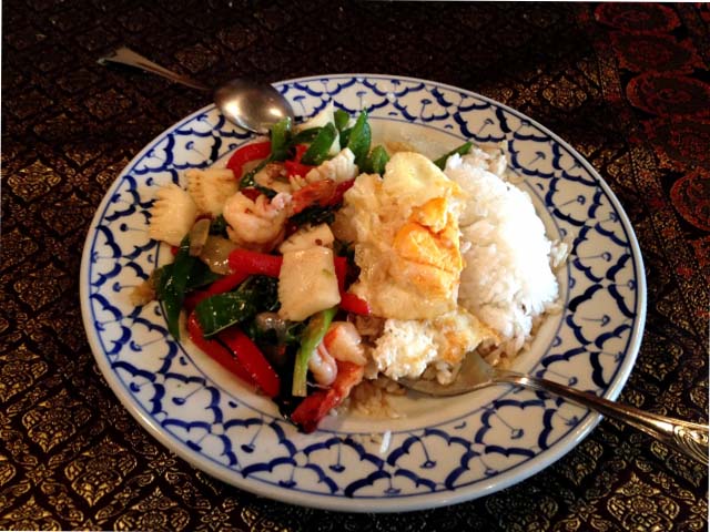 タイ料理ガパオライスで使われるホーリーバジルはスイートバジルで代用できるのか 家庭の食材で作るタイ料理